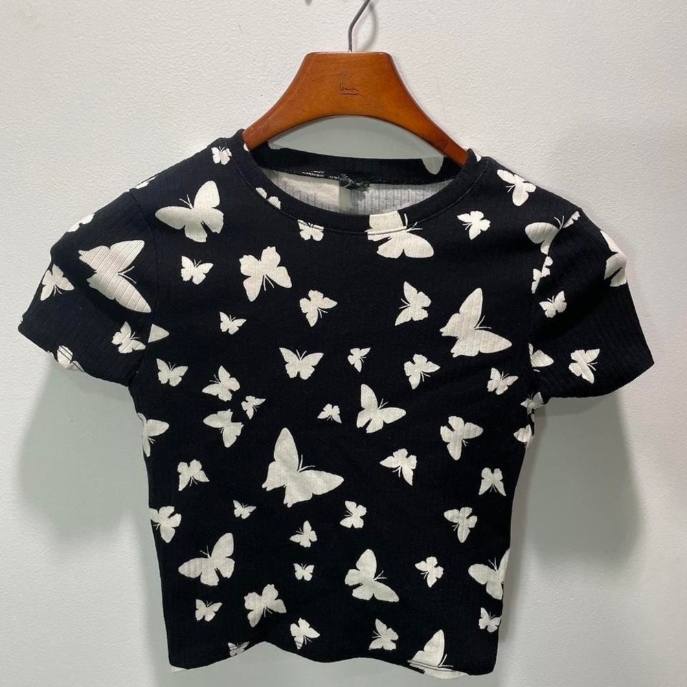 Wild Fable Women's black cream Butterfly print ribbed short sleeve crop top XS